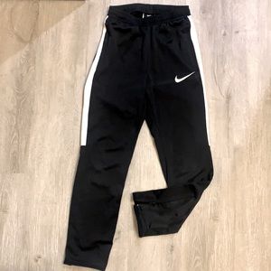 Boys Nike joggers with zipper bottom